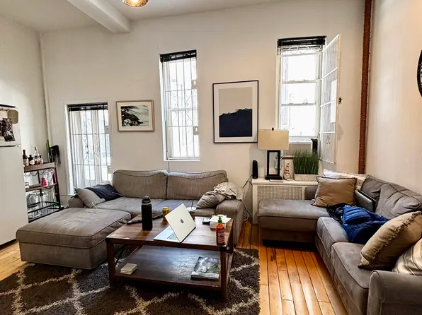 468 Avenue Of The Americas image 1 of 17