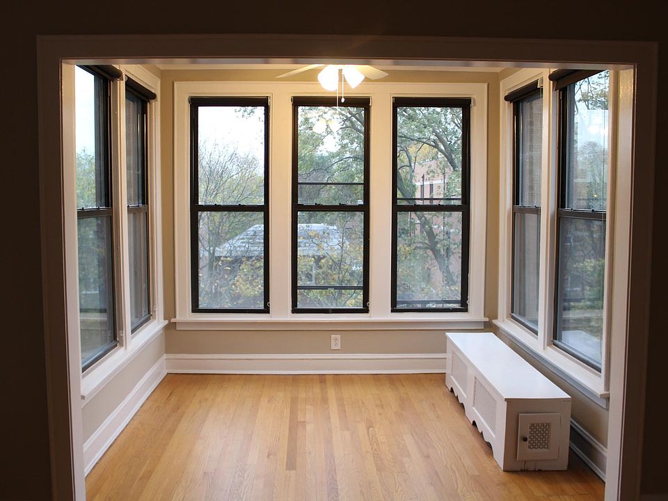 2nd image of 1324 W Sherwin Ave #2W