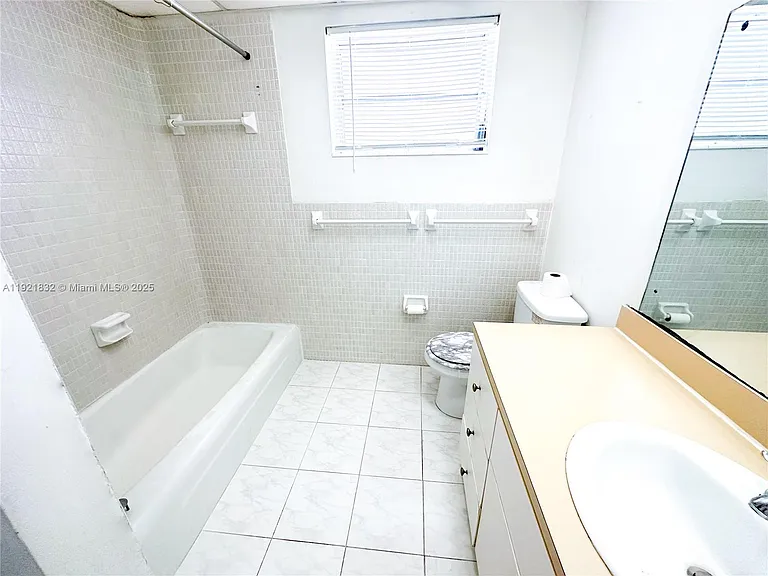 12275 NE 19th Ave #11 — Photo 7