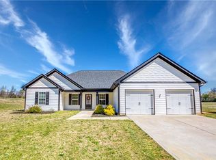 117 Allen Acres Rd, Hartwell, GA 30643