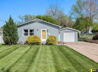 646 N 24th St, Blair, NE 68008
