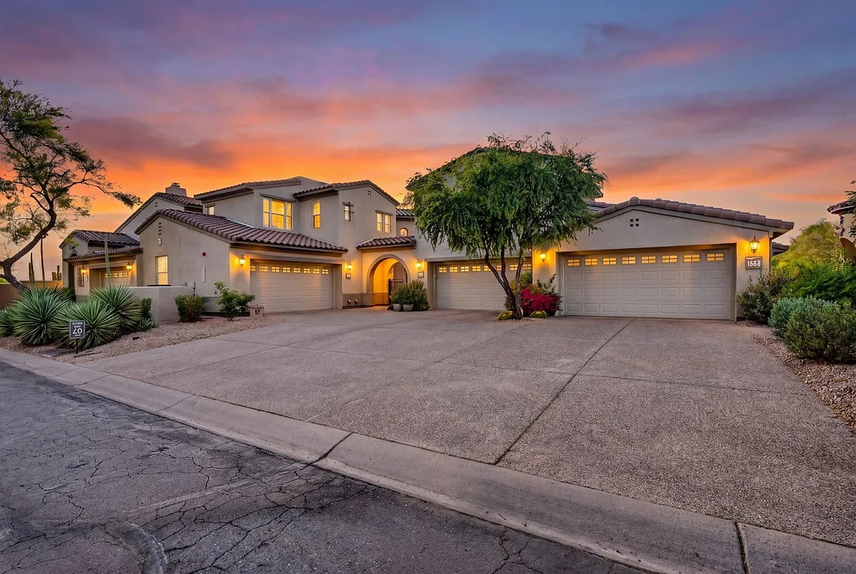 Building Photo - 20802 Grayhawk Dr #1087