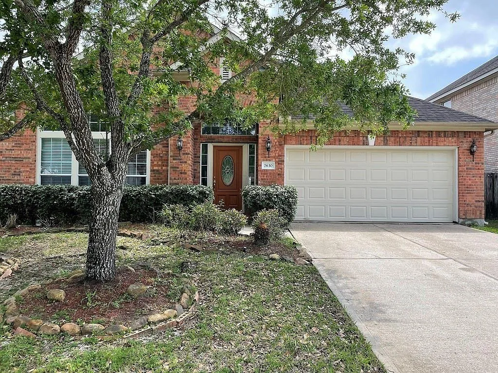 4 bed, 2.5 bath, 2550 sqft, $2,600 — Photo 4