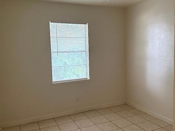 4th image of 1201 Bonnie Dr