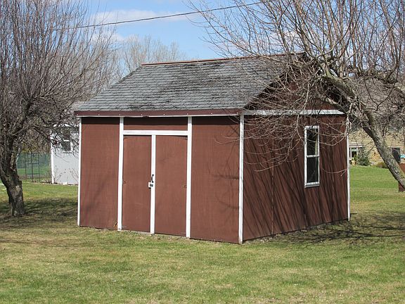 5th image of 3996 Lake Dr