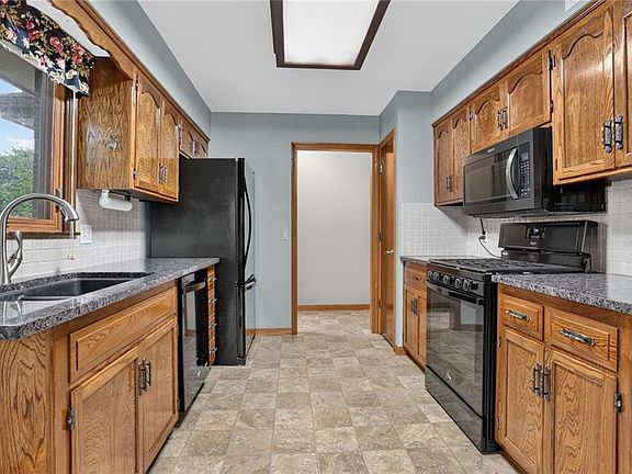 4th image of 1113 W Valley Rd