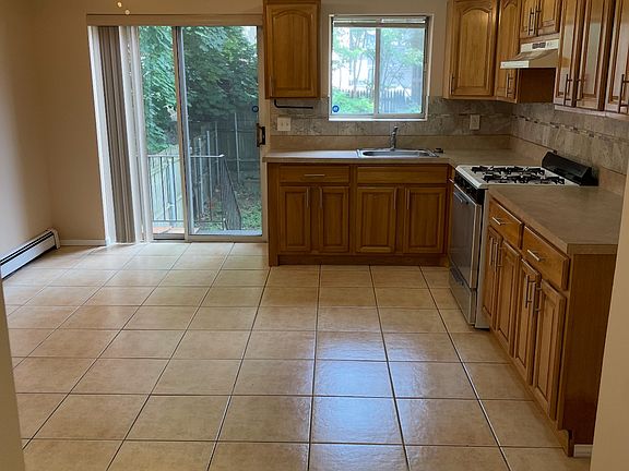 4th image of 38 Sherman Ave Floor 1