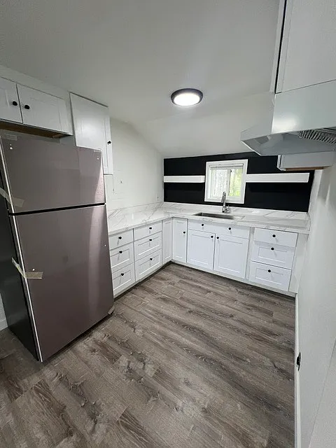 2054 Roosevelt Ave — Photo 4