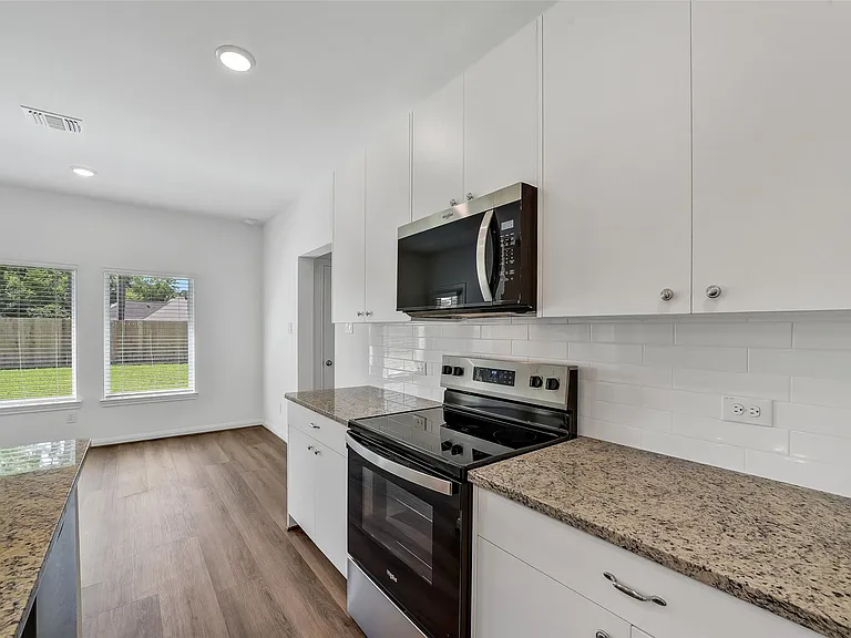 13614 Pine Dr — Photo 8