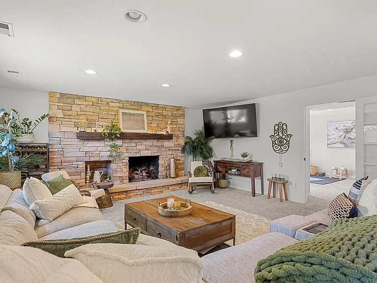 6976 Green Willow Ct — Photo 8