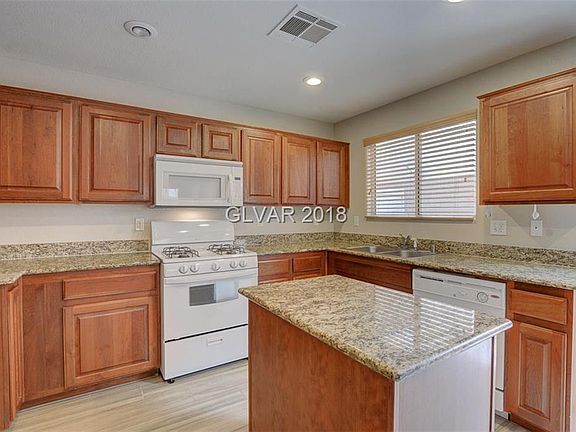 3rd image of 5094 Tioga Pass Ave