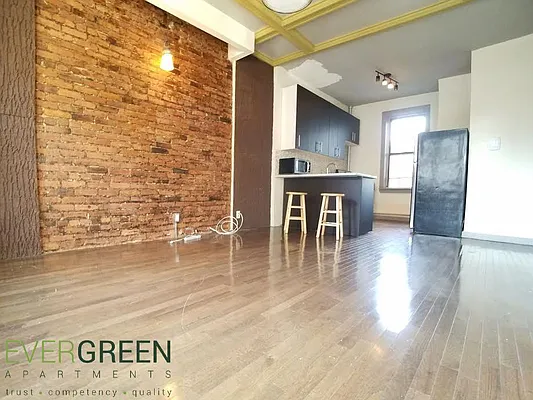 Rented by Evergreen Apartments BK | media 9