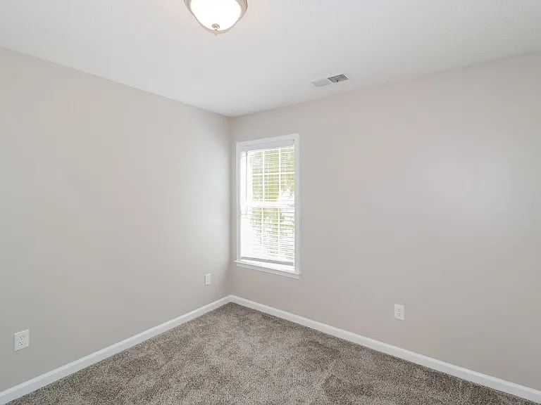 607 Ashley Glen Cir E — Photo 14