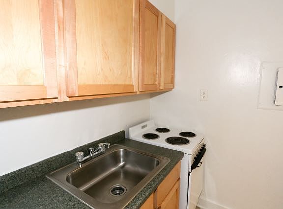 3rd image of 536 W Arlington Pl APT 4