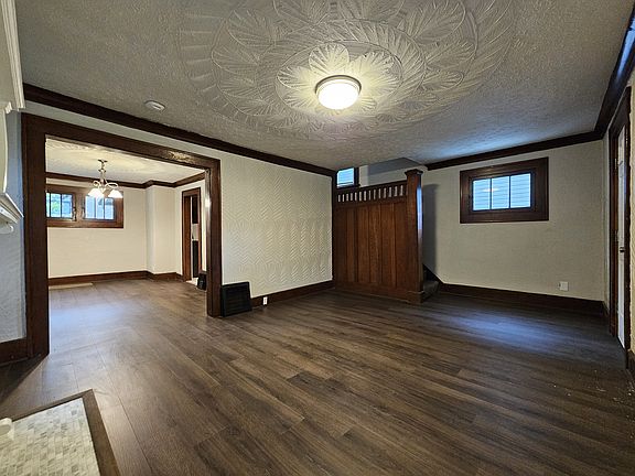 3rd image of 989 Bloomfield Ave