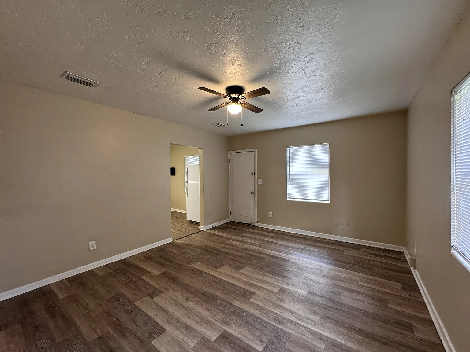 2 bed, 816 sqft, $1,150 — Photo 2