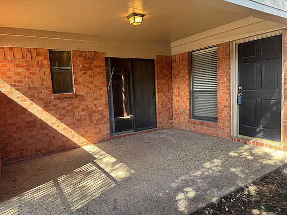 2nd image of 440 W Pine Ave