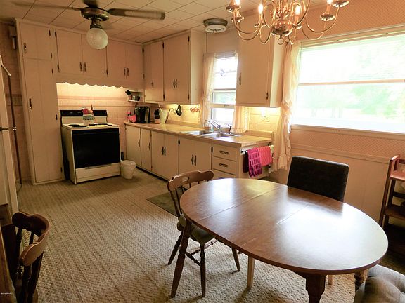 4th image of 3978 Evergreen Ln