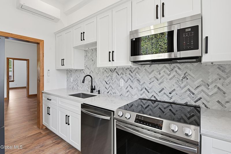 5th image of 66 Horicon Avenue #1W