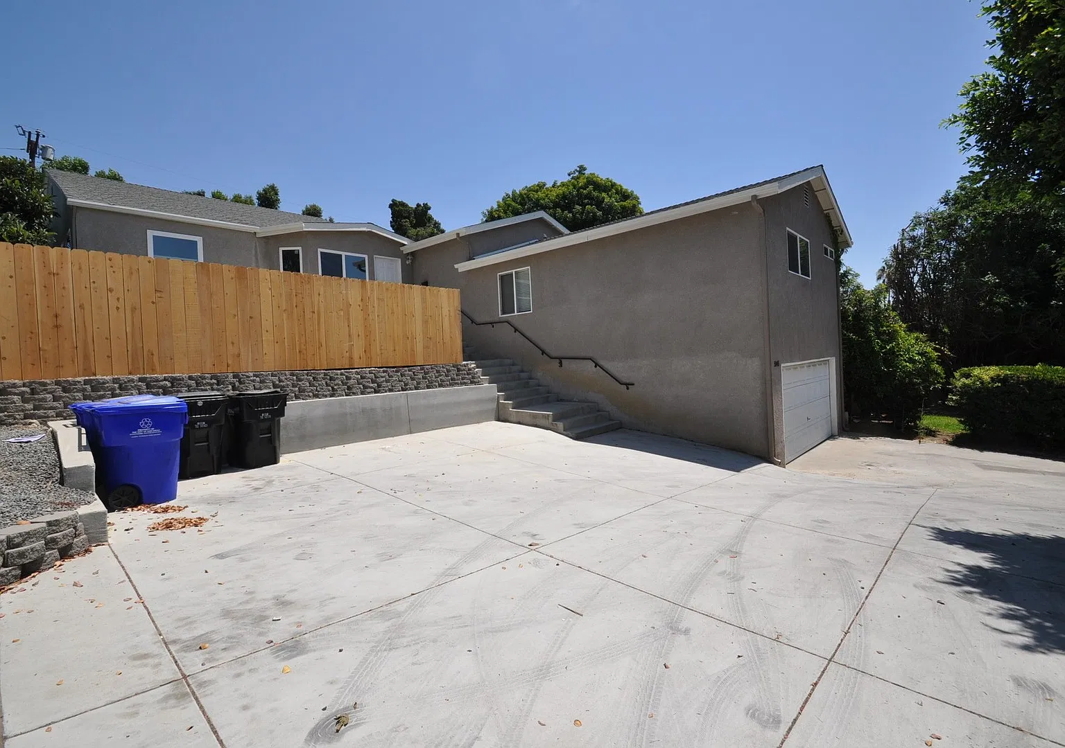 6BD/3BA on College Ave! — Photo 3