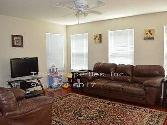 4th image of 2165 Arnold Dr