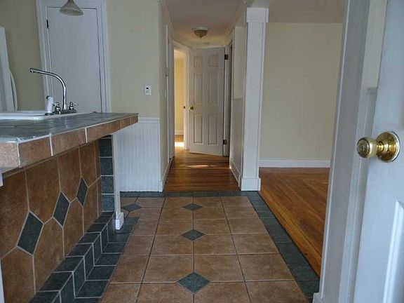 4th image of 268 Ann St