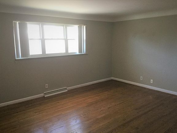 Nice sized living room.