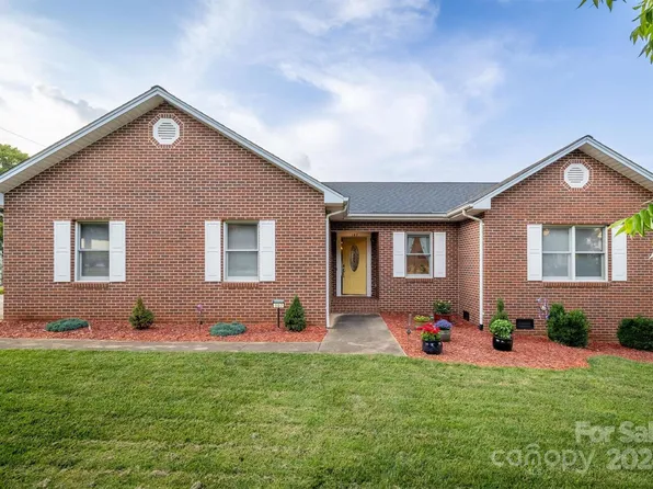 107 Powe St, Morganton, NC 28655