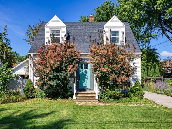 428 10th St, Neenah, WI 54956