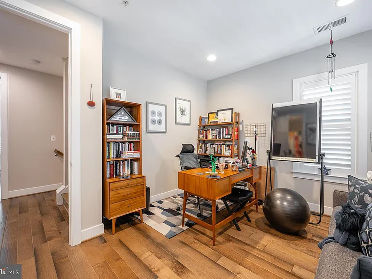 1126 N Stuart St — Photo 34