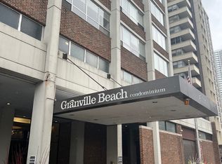 6171 N Sheridan Rd APT 304, Chicago, IL 60660