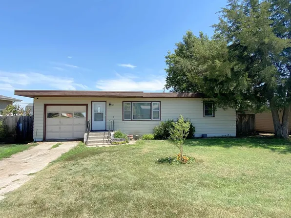 424 Canterbury Dr, Hays, KS 67601