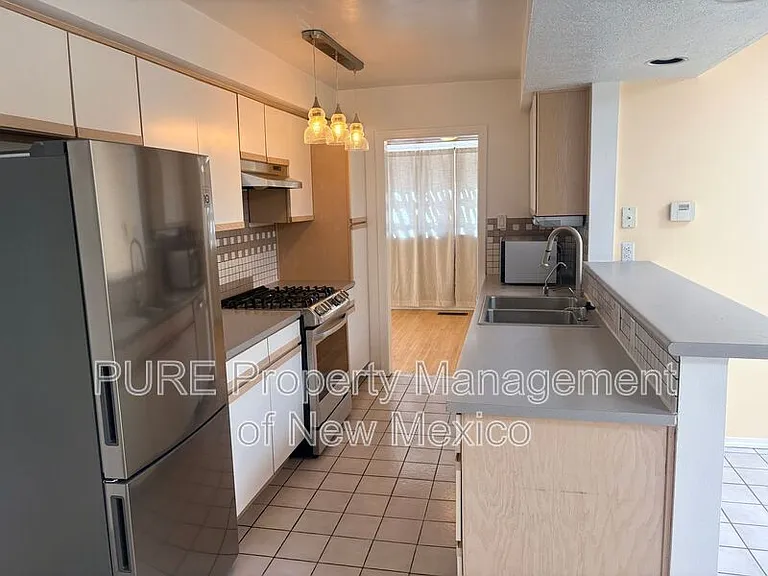 1013 Richmond Dr SE — Photo 8