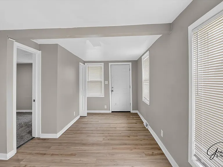 14340 Hendricks Ave — Photo 5