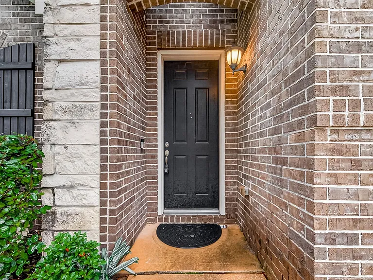 2209 Hidden Meadow Ln — Photo 4