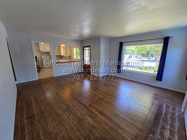 3200 Spring Creek Dr — Photo 4