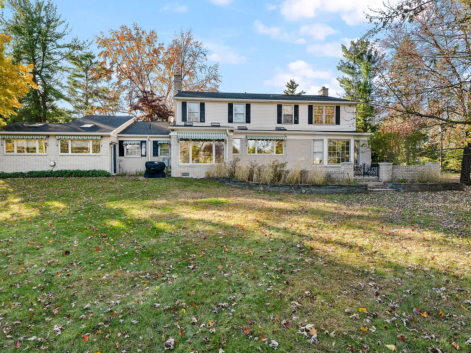 5 bed, 3560 sqft, $4,250 — Photo 3