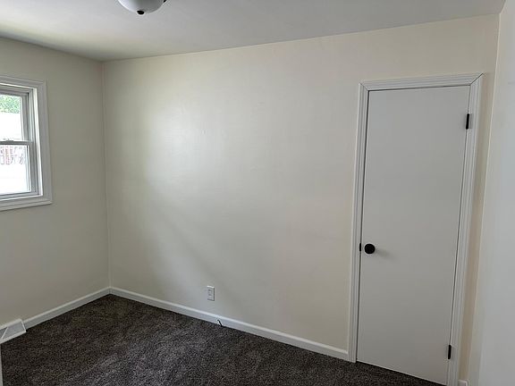3rd image of 401 Ottawa St