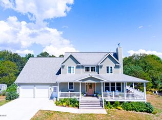 13165 Apple Dr, Nunica, MI 49448