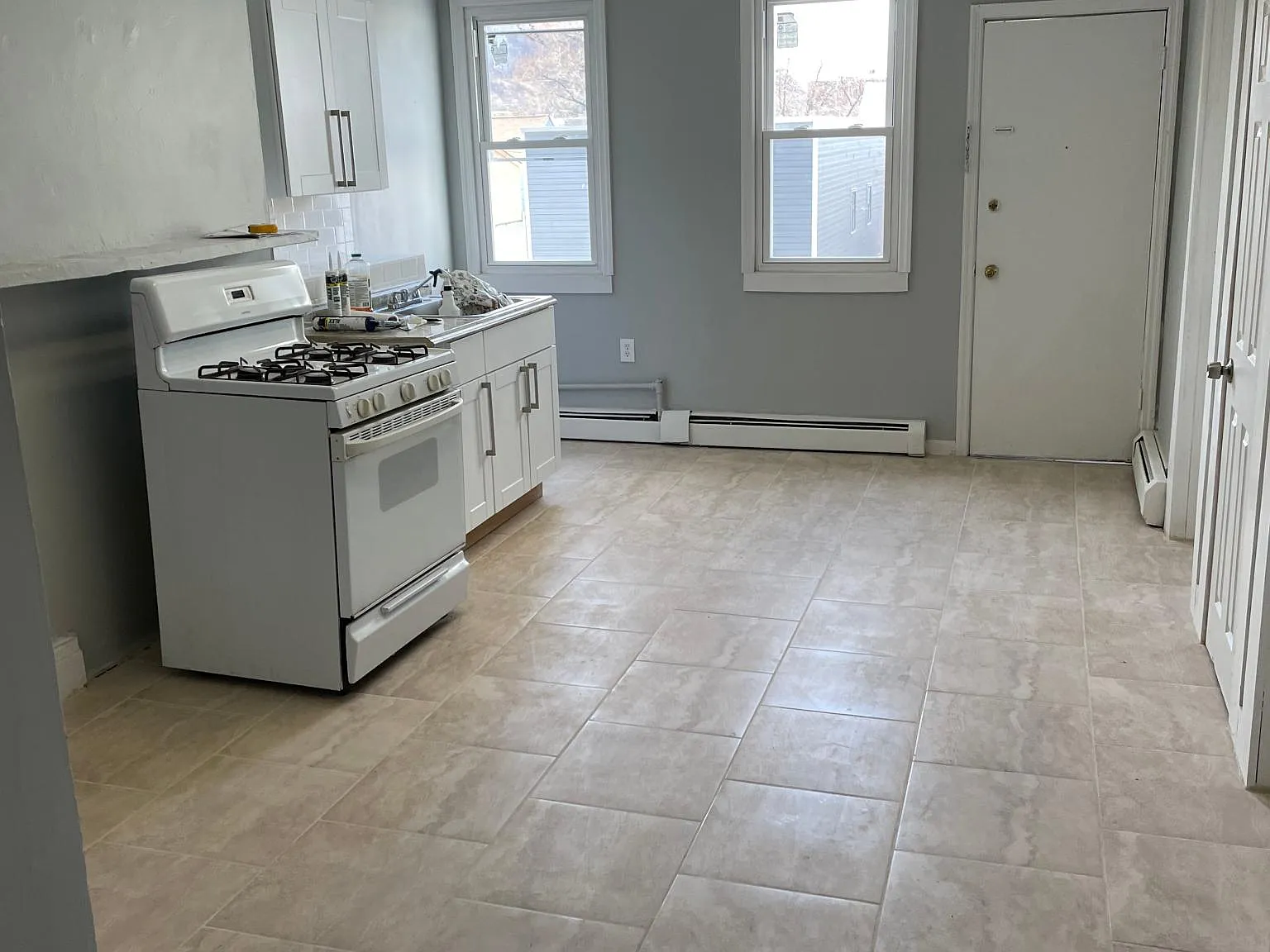 3 bed, 1200 sqft, $2,100 — Photo 2