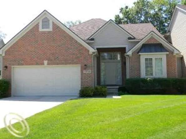 5958 Lochmore Dr #1, Commerce Township, MI 48382