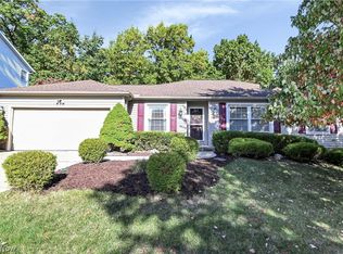 3240 Forest Overlook Dr, Seven Hills, OH 44131
