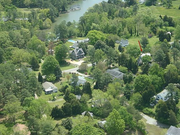 2nd image of 816 King Carter Dr