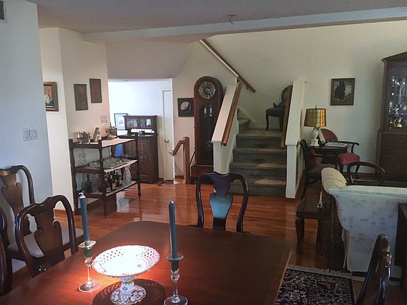 5th image of 406 Sayre Dr