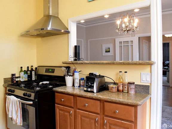 2nd image of 3065 Clay St APT 204