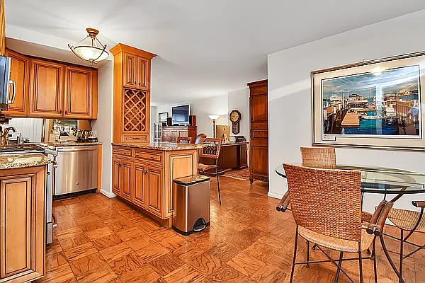1st image of 333 E 79th St #18VV