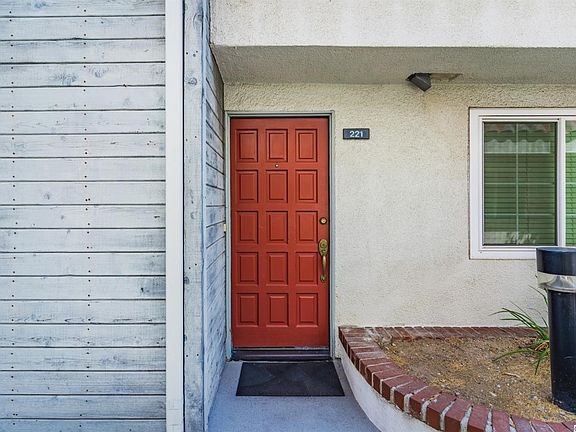 2nd image of 611 N Geneva St #221