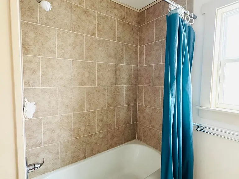 1510 E Harris Ave — Photo 22