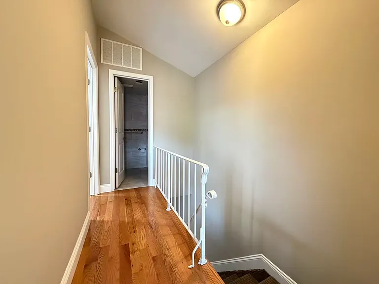 18 Hill St — Photo 15