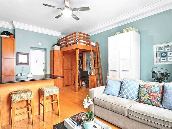 4th image of 140 W 69th St APT 85A